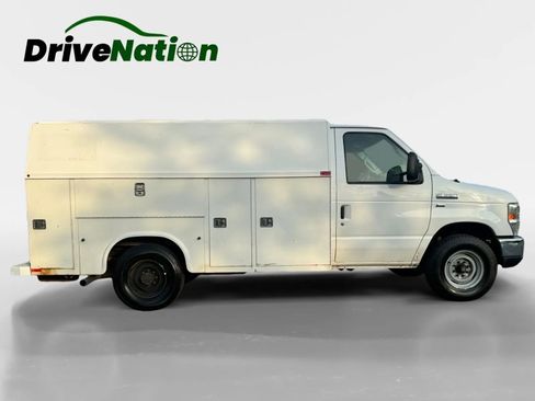 Used 2012 Ford E-350 and Econoline 350 Super Duty w/ Class I Trailer Tow Pkg image 4