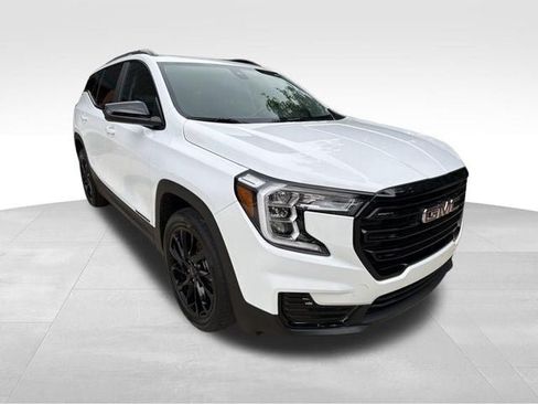Used 2023 GMC Terrain SLE w/ Driver Convenience Package FWD image 3