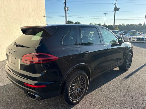 Used 2017 Porsche Cayenne AWD/4WD image 3