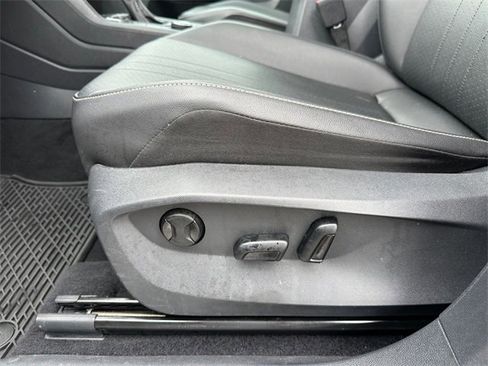 Used 2022 Volkswagen Tiguan SE R-Line image 20