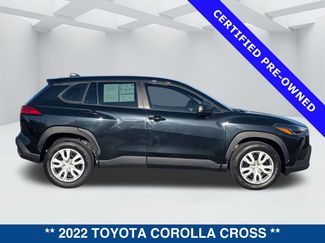 Used 2022 Toyota Corolla Cross L video 3