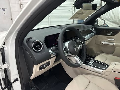Used 2026 Mercedes-Benz GLB 250 4MATIC image 9