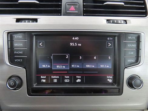 Used 2016 Volkswagen Golf S image 23