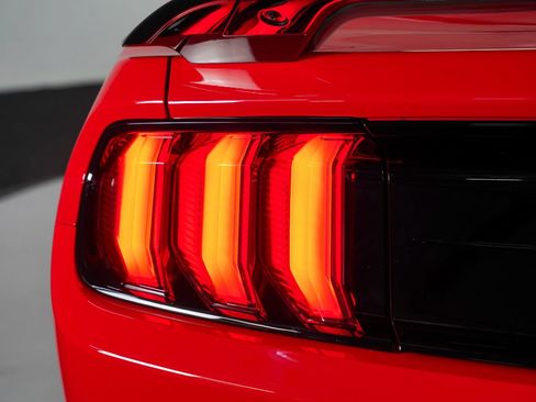 Used 2021 Ford Mustang Shelby GT500 w/ Carbon Fiber Handling Package RWD image 21