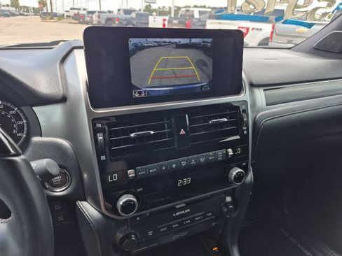 Used 2023 Lexus GX 460 Premium w/ Accessory Package AWD/4WD image 6