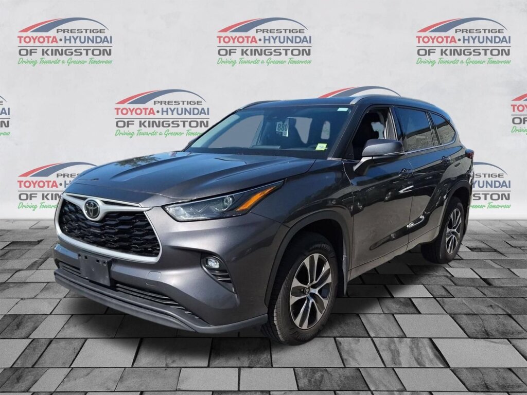 Certified 2022 Toyota Highlander XLE AWD/4WD image 8