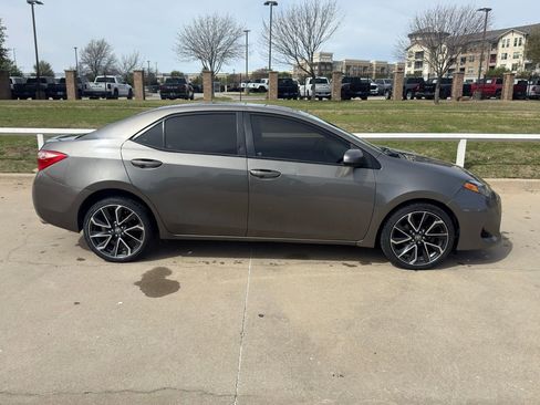 Used 2017 Toyota Corolla LE image 3