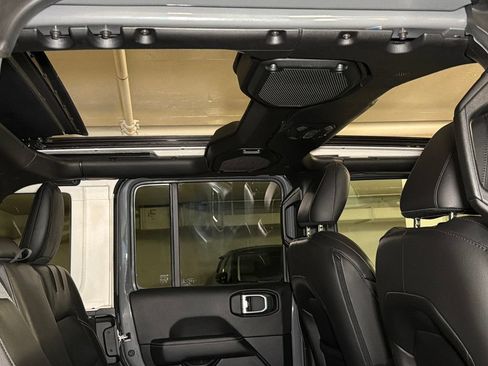 Used 2023 Jeep Wrangler Unlimited Sahara w/ Cold Weather Group AWD/4WD image 14