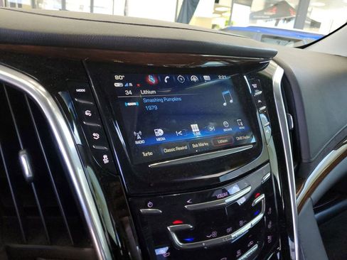 Used 2019 Cadillac Escalade Luxury RWD image 27