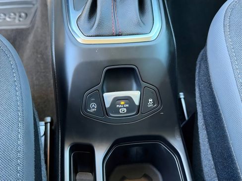 Used 2023 Jeep Renegade Trailhawk image 27