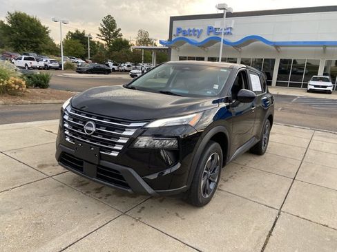 Used 2024 Nissan Rogue SV image 4