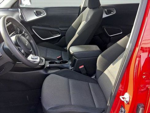Used 2023 Kia Soul LX w/ LX Technology Package image 25