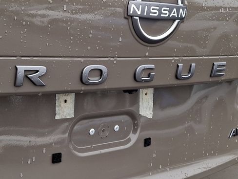 Used 2025 Nissan Rogue SV image 29