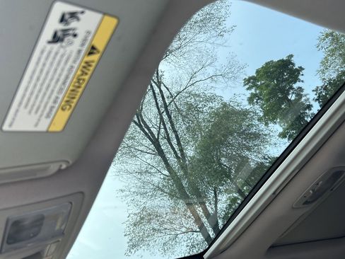 Used 2011 Kia Sportage EX w/ Premium Pkg w/Leather Seats image 12