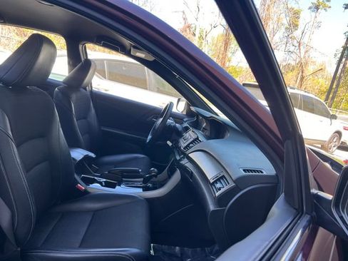 Used 2017 Honda Accord Sport image 27