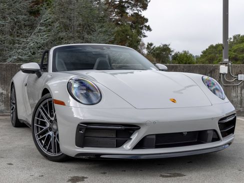 Certified 2022 Porsche 911 Carrera 4S AWD/4WD image 9