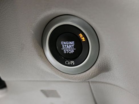 Used 2024 Chrysler Pacifica Touring-L image 22