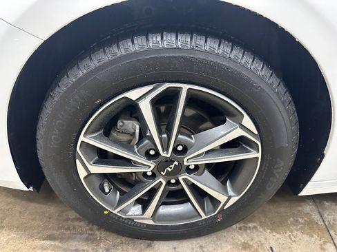 Used 2023 Kia Forte LXS image 29