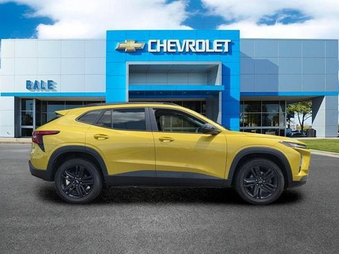 Used 2024 Chevrolet Trax ACTIV w/ Driver Confidence Package FWD image 2