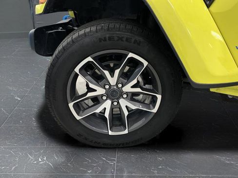 Used 2024 Jeep Wrangler Unlimited image 33