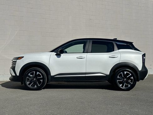 Used 2025 Nissan Kicks SV AWD/4WD image 6