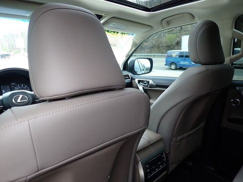 Used 2023 Lexus GX 460 Premium w/ Premium Plus Package image 17