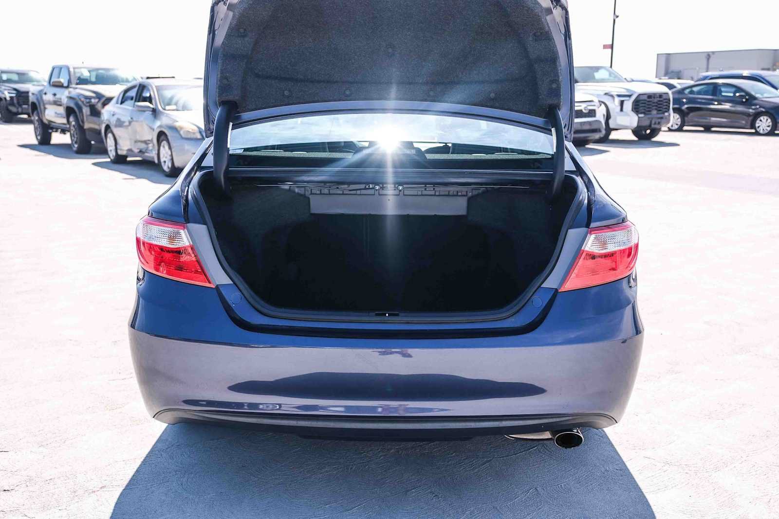 Used 2017 Toyota Camry XLE w/ Convenience Package FWD image 27