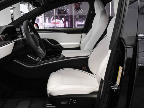 Used 2023 Tesla Model X Plaid image 4