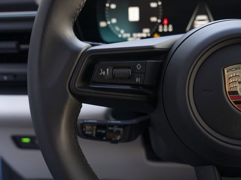 Used 2025 Porsche Macan 4S Electric image 18