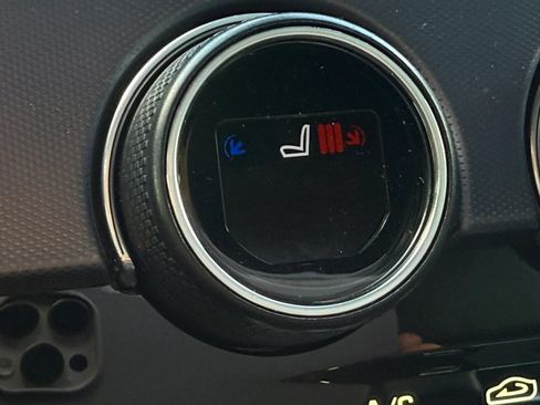 Used 2020 Jaguar F-TYPE Convertible RWD image 31