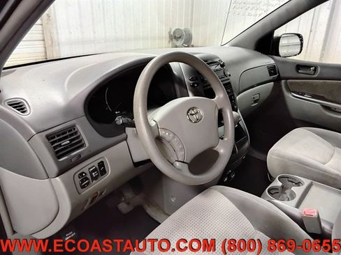 Used 2010 Toyota Sienna LE FWD image 11