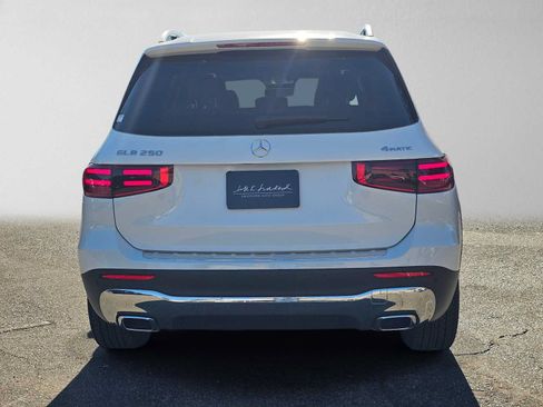 Used 2026 Mercedes-Benz GLB 250 4MATIC image 4