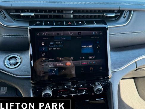 Used 2022 Jeep Grand Cherokee Overland w/ Luxury Tech Group IV image 24