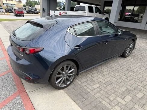 Used 2019 MAZDA MAZDA3 Hatchback w/ Preferred Package FWD image 4