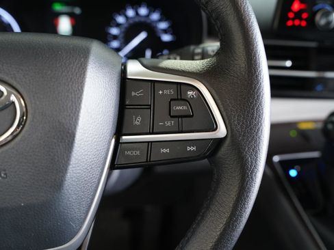 Used 2022 Toyota Sienna XLE w/ XLE Plus Package image 16