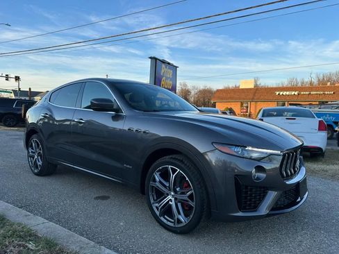 Used 2020 Maserati Levante image 8