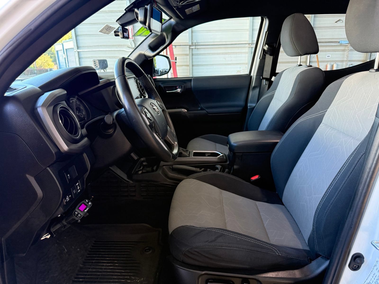 Used 2020 Toyota Tacoma TRD Off-Road AWD/4WD image 12