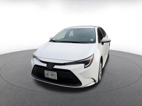 Used 2025 Toyota Corolla LE image 7