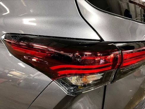 Used 2024 Toyota Highlander Limited AWD/4WD image 27