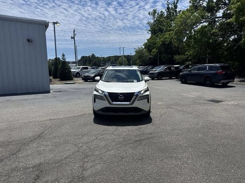 Used 2023 Nissan Rogue SV w/ SV Premium B Package FWD image 2
