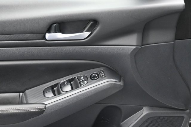 Used 2024 Nissan Altima 2.5 SV FWD image 17