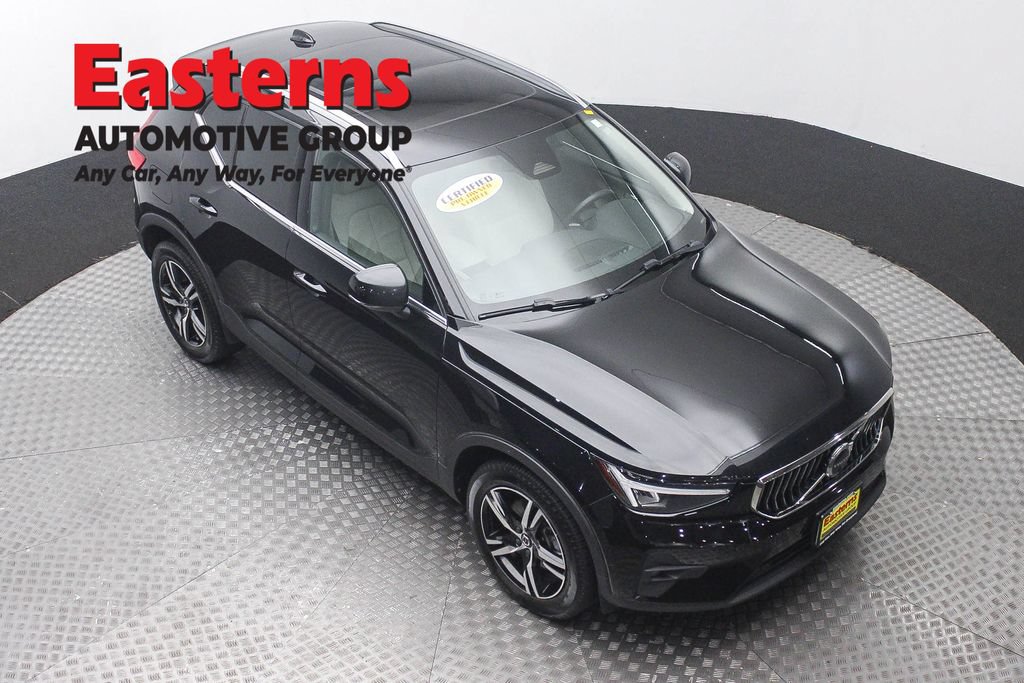 Used 2023 Volvo XC40 B5 Plus AWD/4WD image 5