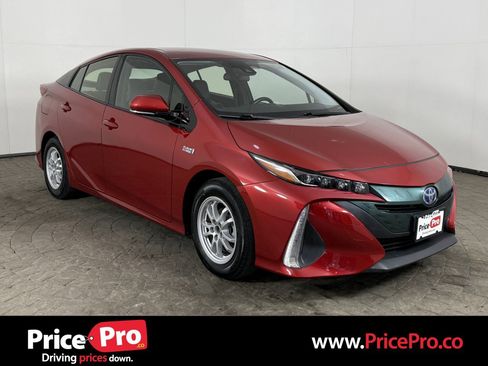 Used 2018 Toyota Prius Prime Premium image 1