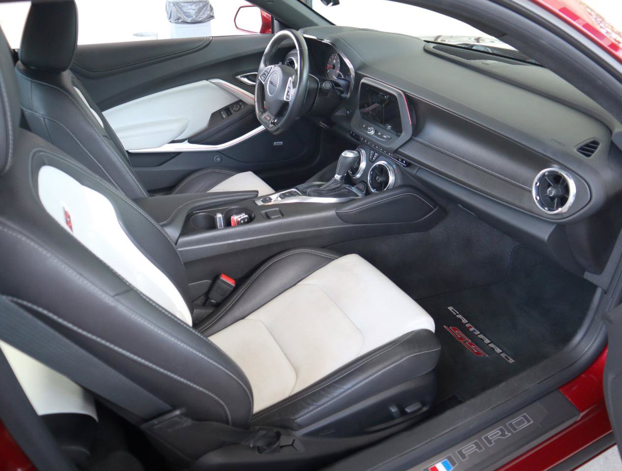 Used 2018 Chevrolet Camaro SS RWD image 18