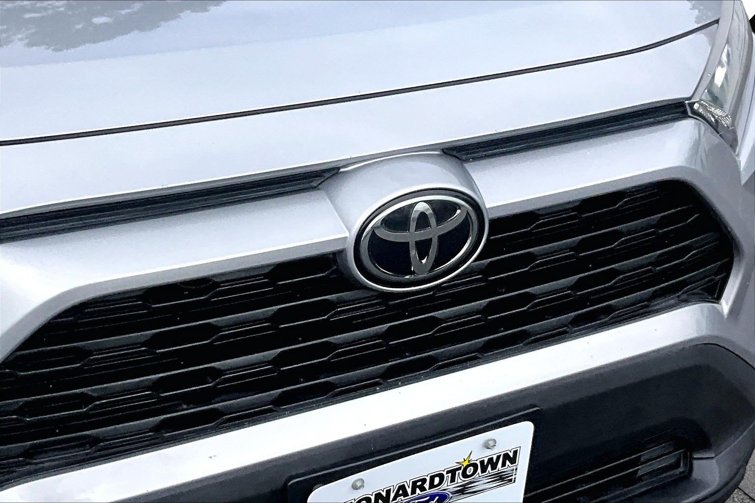 Used 2019 Toyota RAV4 LE AWD/4WD image 31