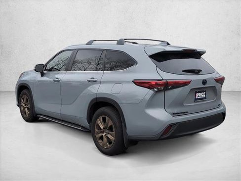 Used 2023 Toyota Highlander Bronze Edition image 8