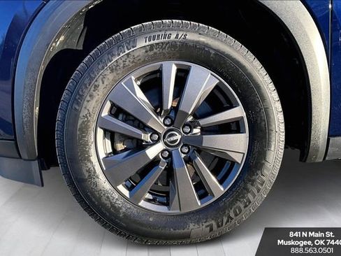 Used 2022 Nissan Pathfinder SV image 31