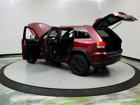 Used 2021 Jeep Grand Cherokee Laredo X AWD/4WD image 12