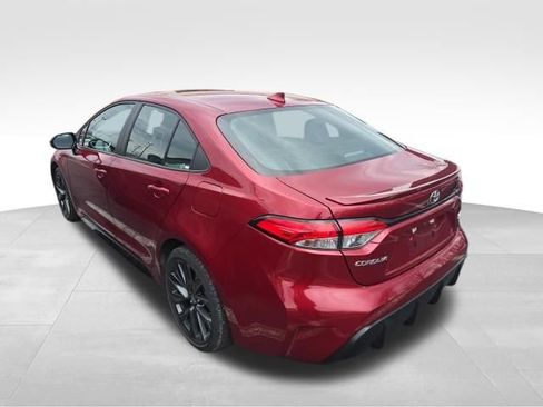 Used 2025 Toyota Corolla SE image 3