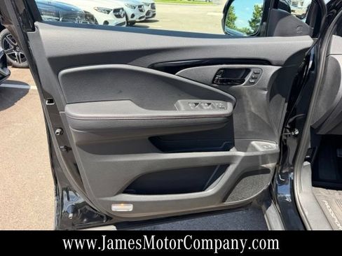 Used 2025 Honda Passport Black Edition image 12